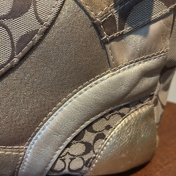 Coach  Vintage Patchwork shoulder bag  gold metallic leathers & monogram canvas - Picture 8 of 17
